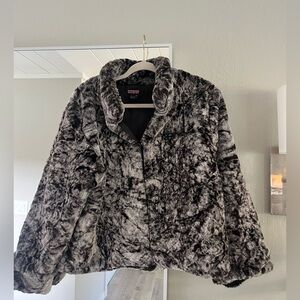 Mac & Jac Plush Faux Fur Jacket in Black and Gray